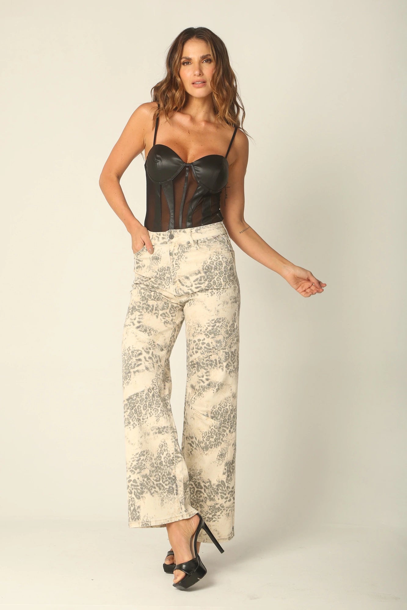 BODY CON TRANSPARENCIA EFECTO CUERO
