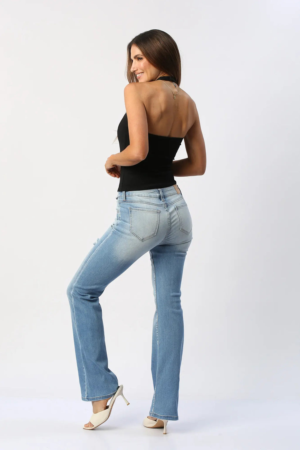 Blusa Halter Decorada Con Un Delicado Detalle De Encaje En Parte Superior