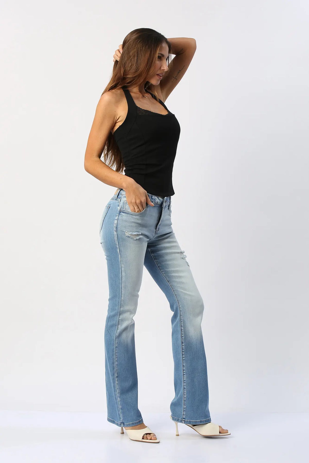 Blusa Halter Decorada Con Un Delicado Detalle De Encaje En Parte Superior