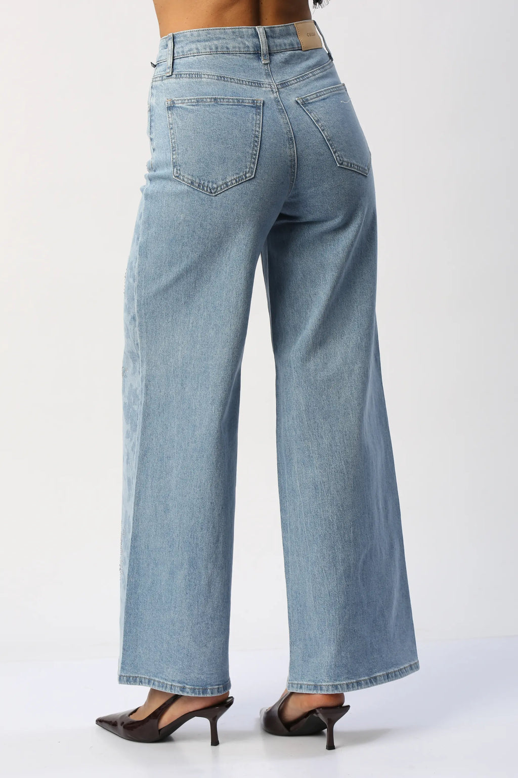 Jean CELLO Wide Leg Con Flores Estampadas y Piedras