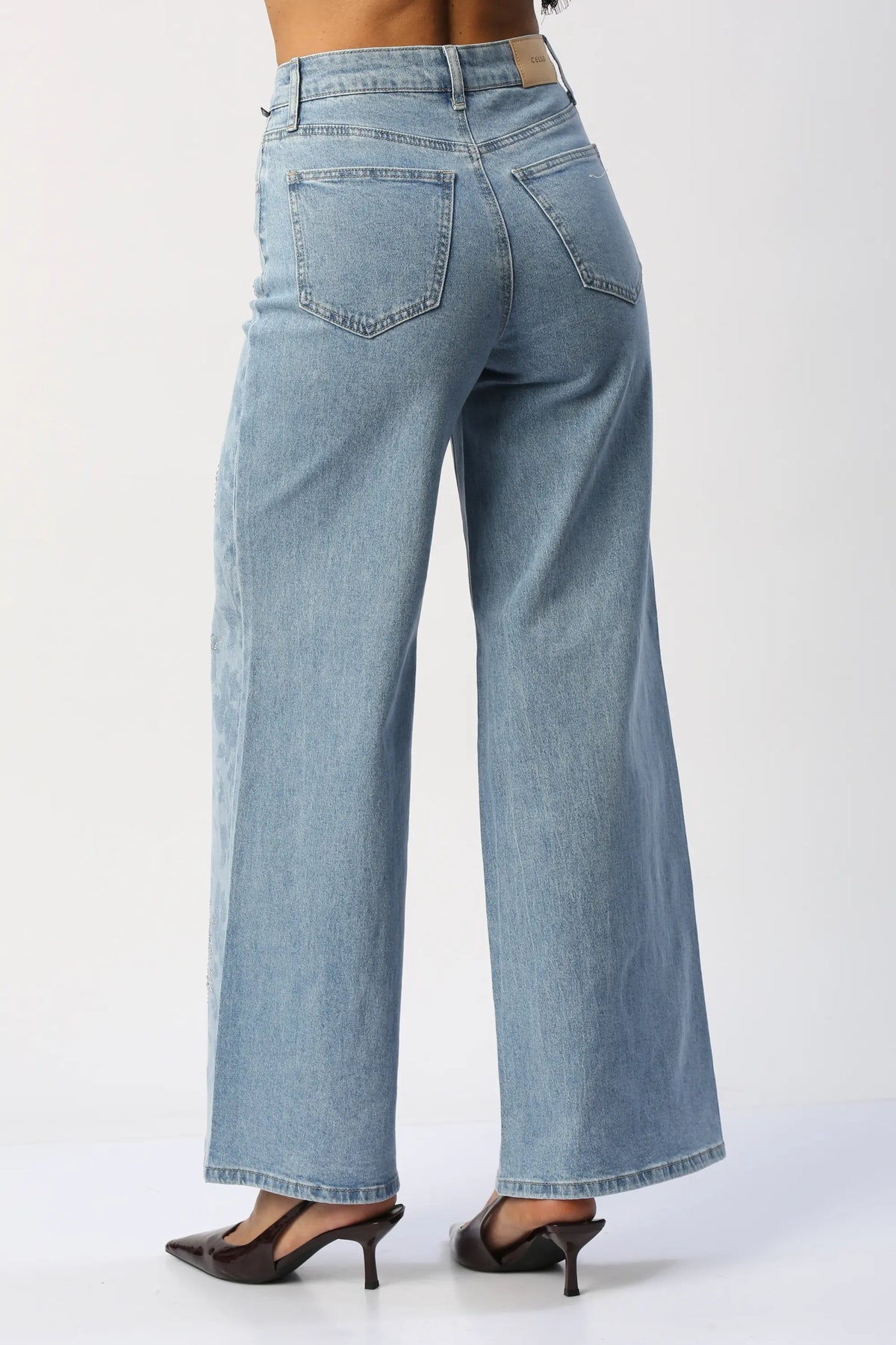 Jean CELLO Wide Leg Con Flores Estampadas y Piedras