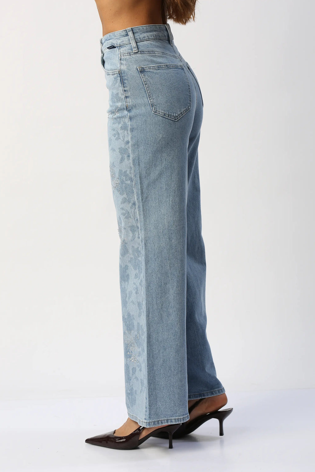 Jean Wide Leg Con Flores Estampadas y Piedras CELLO