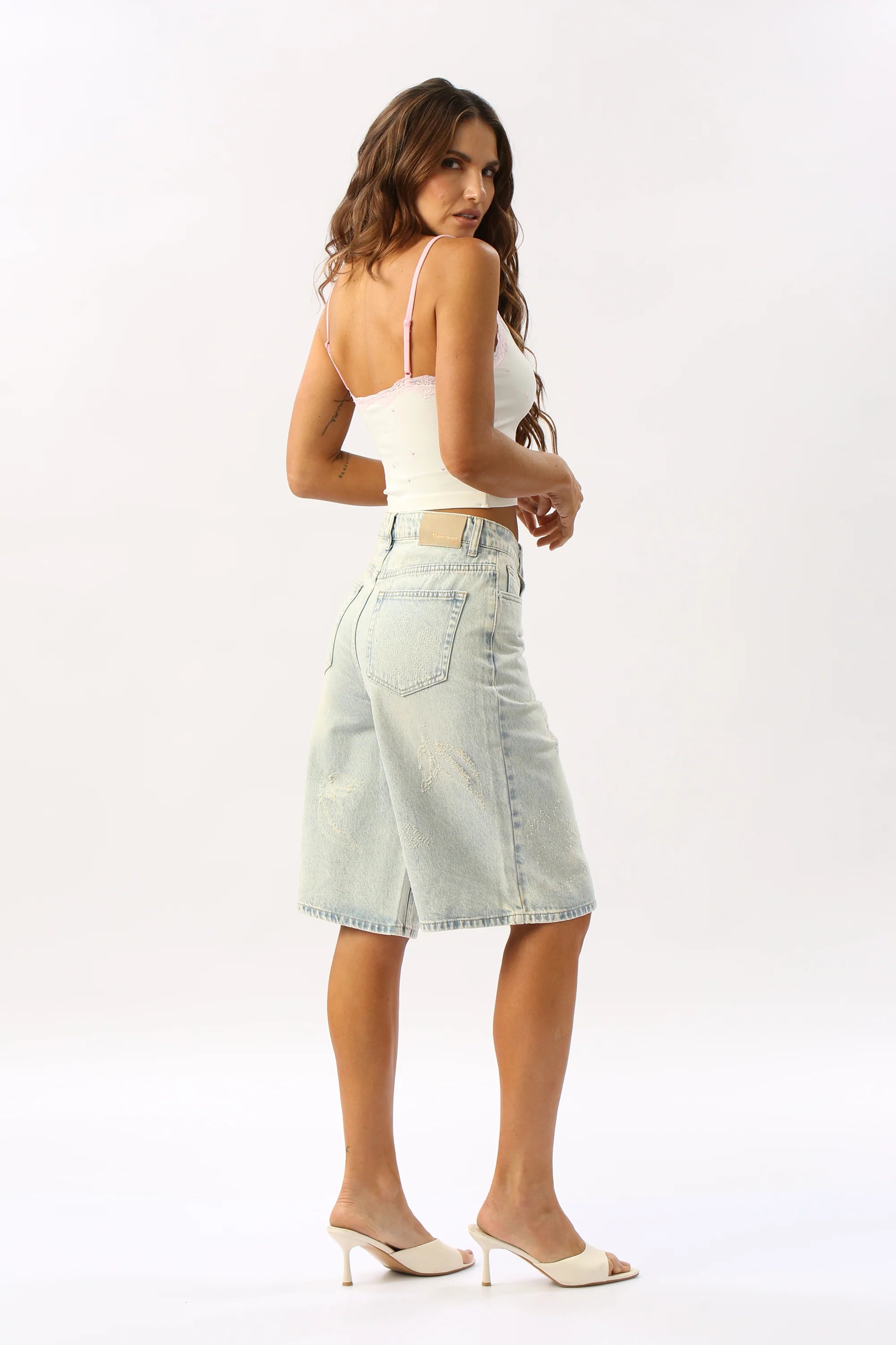 Bermuda Wide Leg Desgaste Mariposa QUEEN HEARTS