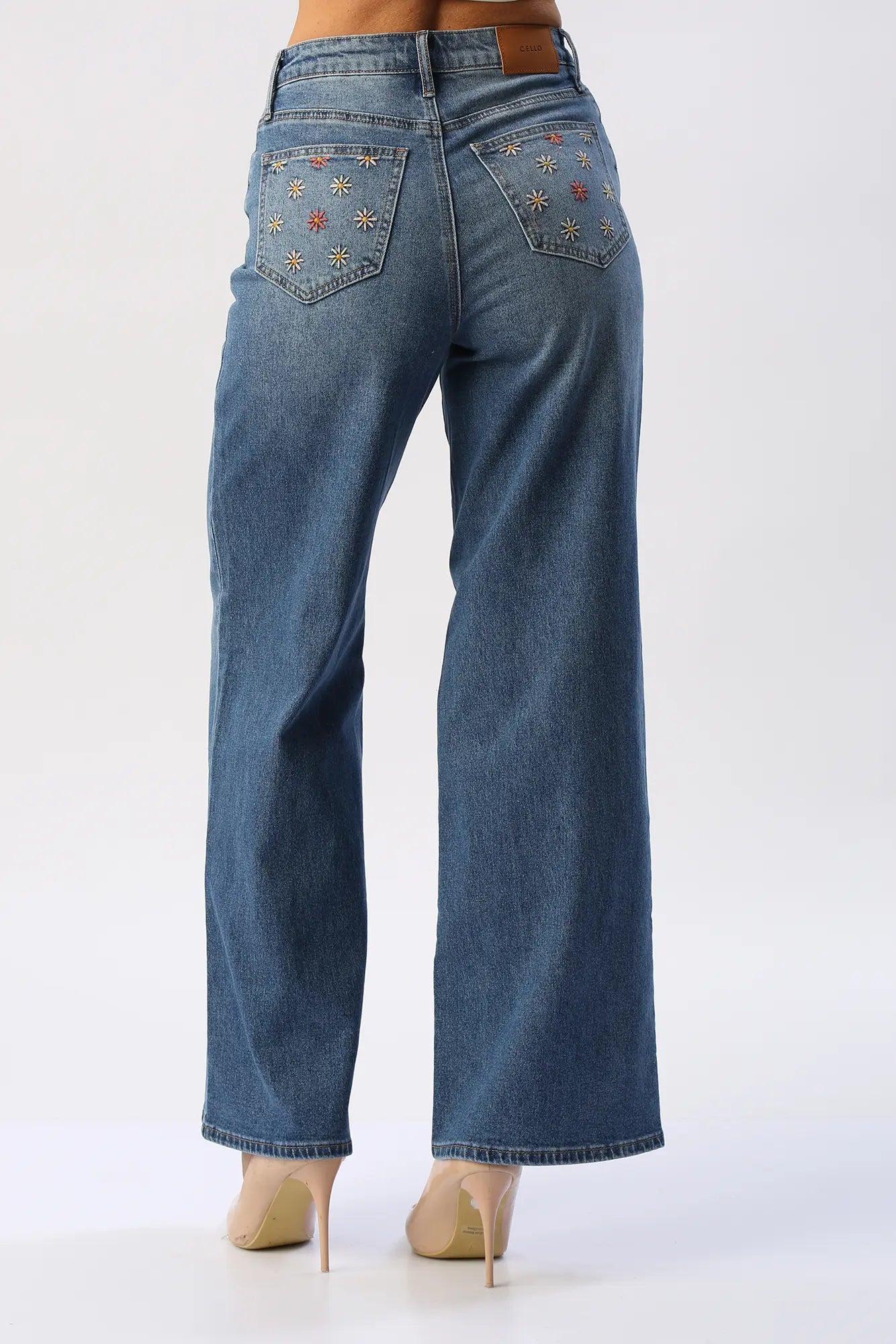 Jean Wide Leg Flores bordadas En Bolsillos CELLO