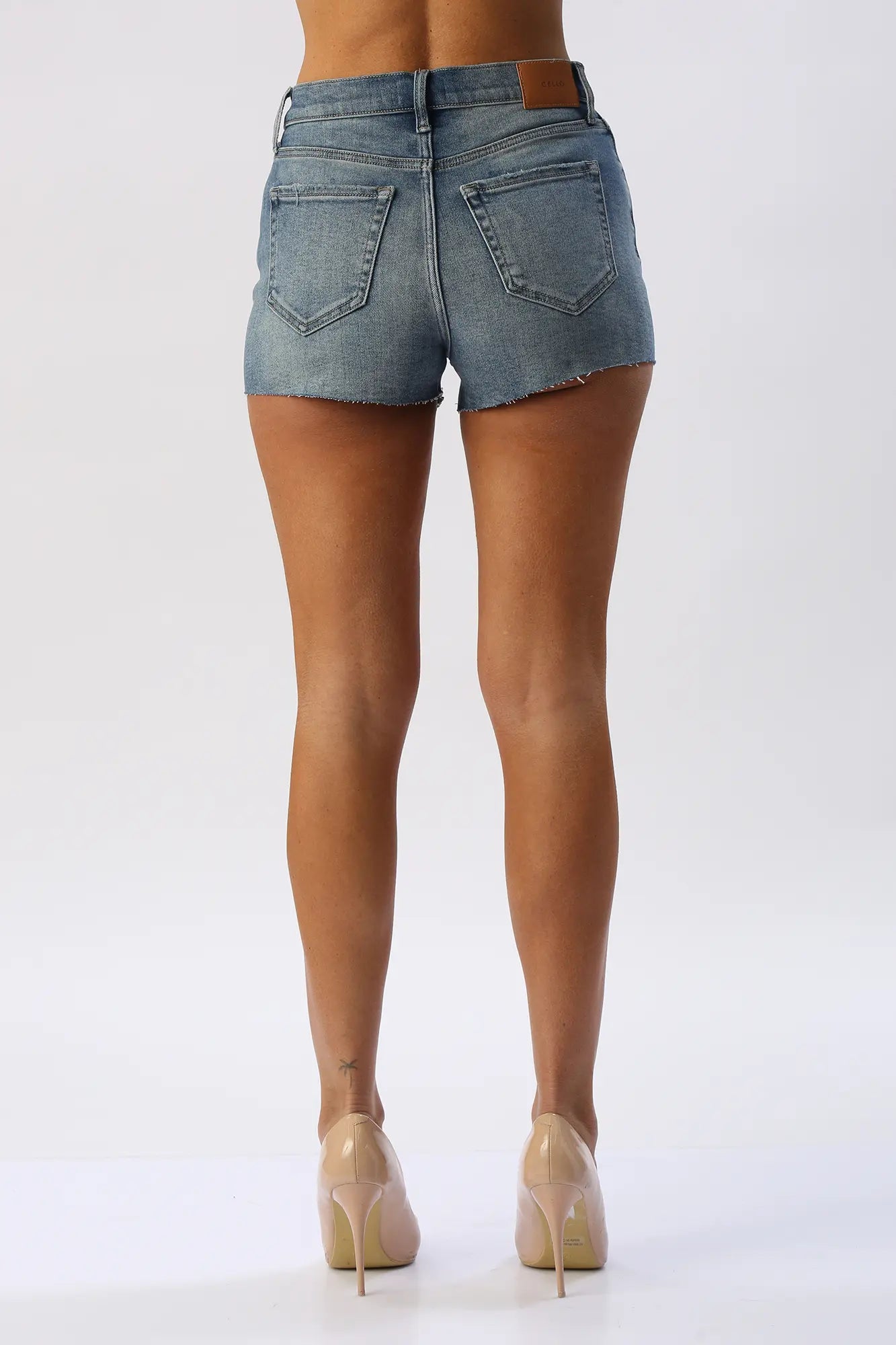 Short Denim Tiro Alto con Pretina Cruzada CELLO