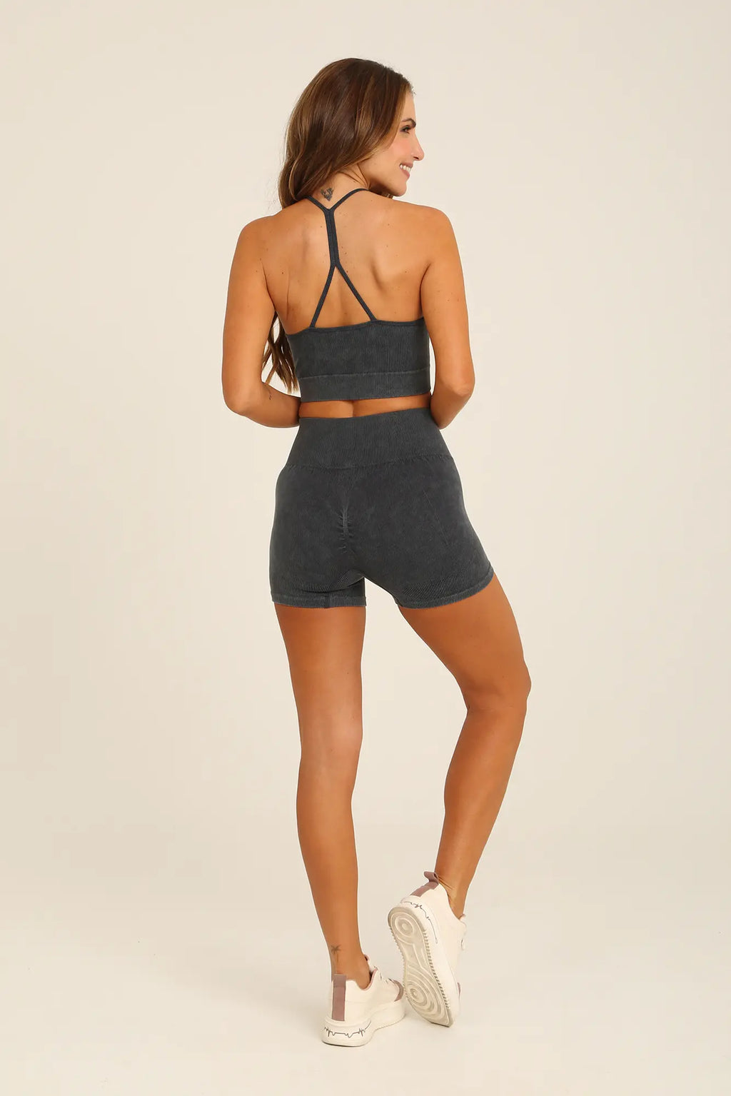 Set Deportivo En Rib Crop Top y Biker Corto
