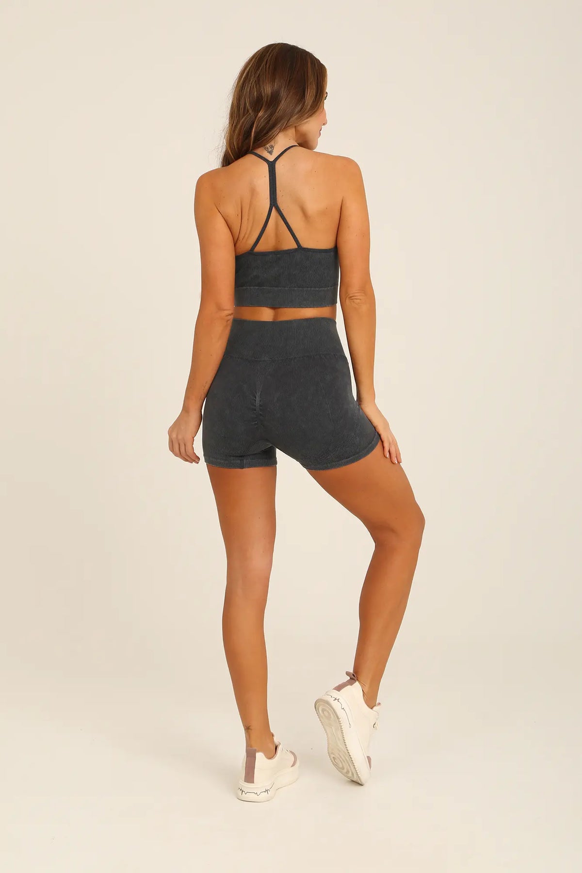 Set Deportivo En Rib Crop Top y Biker Corto