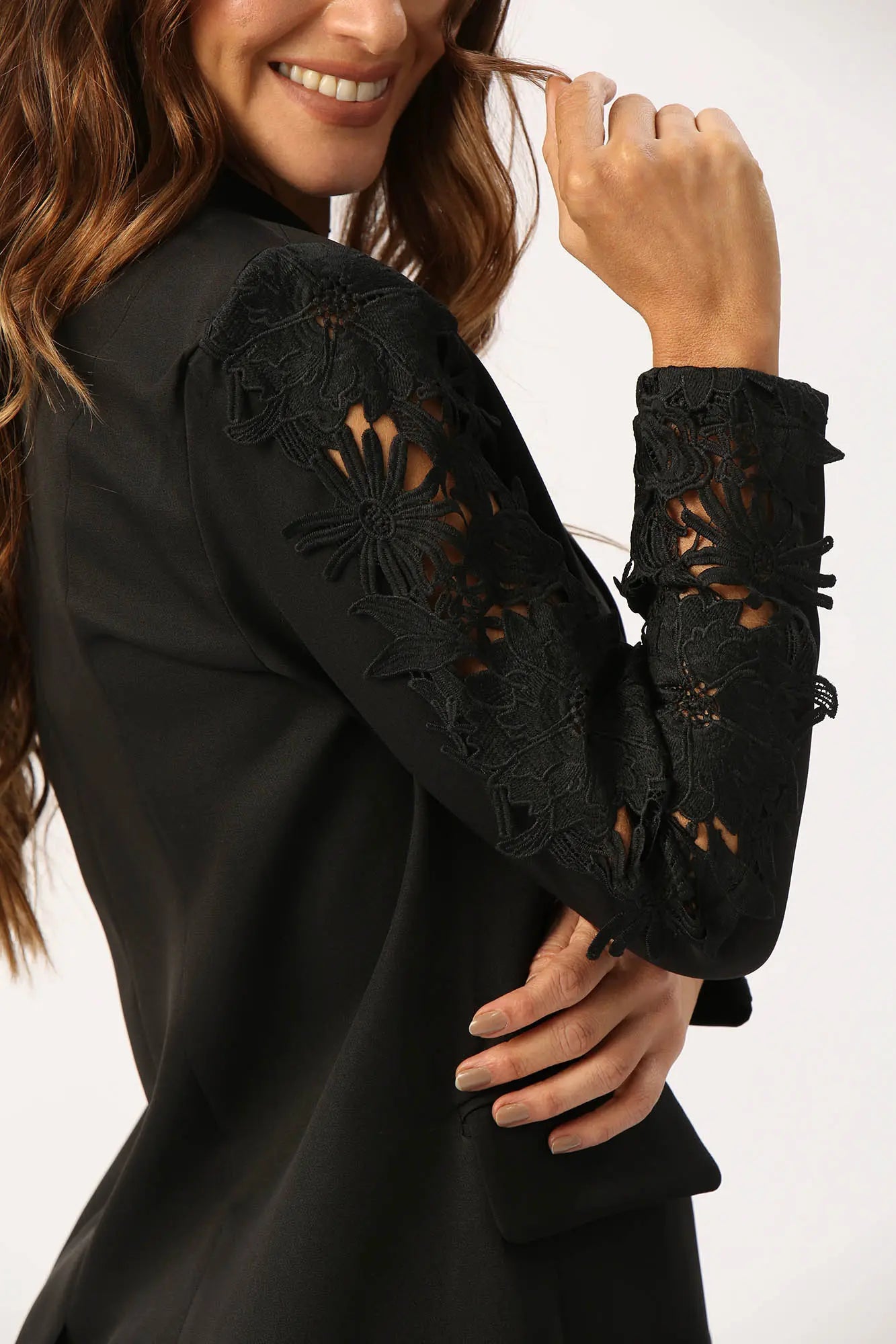 Set Blazer y Pantalón Con Flores Bordadas A Los Lados