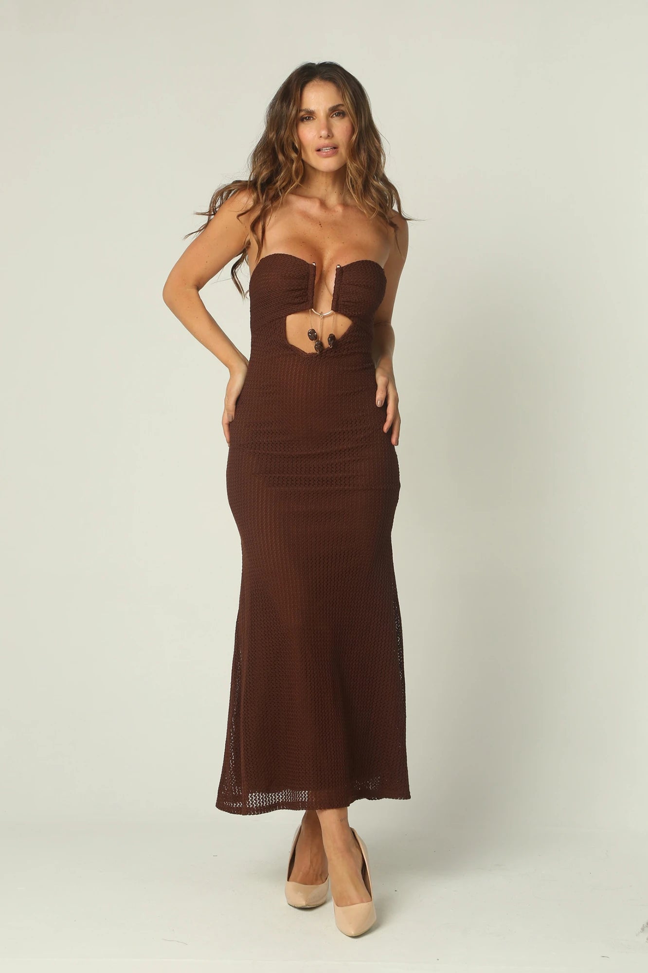 Vestido Largo Strapless Escote Con Accesorio