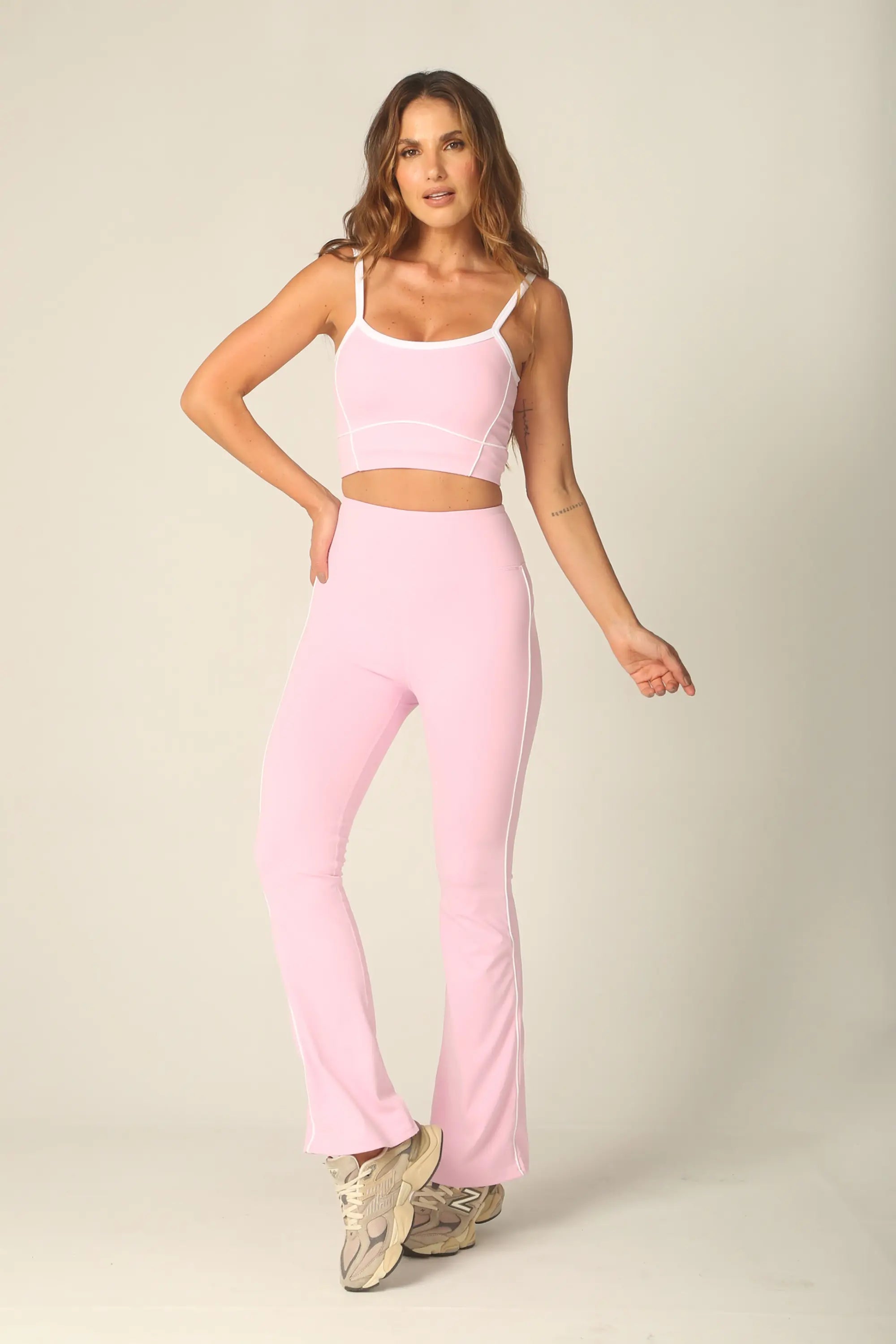 Set Deportivo Top y Leggins Bota Campana Tiro Alto